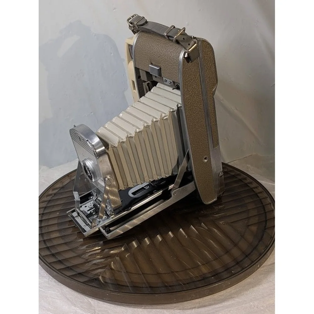 Vintage Polaroid Land Camera Model 800 Folding Instant Camera Tan Brown‎ Retro